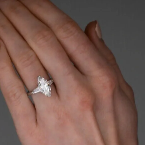 NWT GORGEOUS 925 sterling silver diamond 💍 ring - Picture 2 of 7